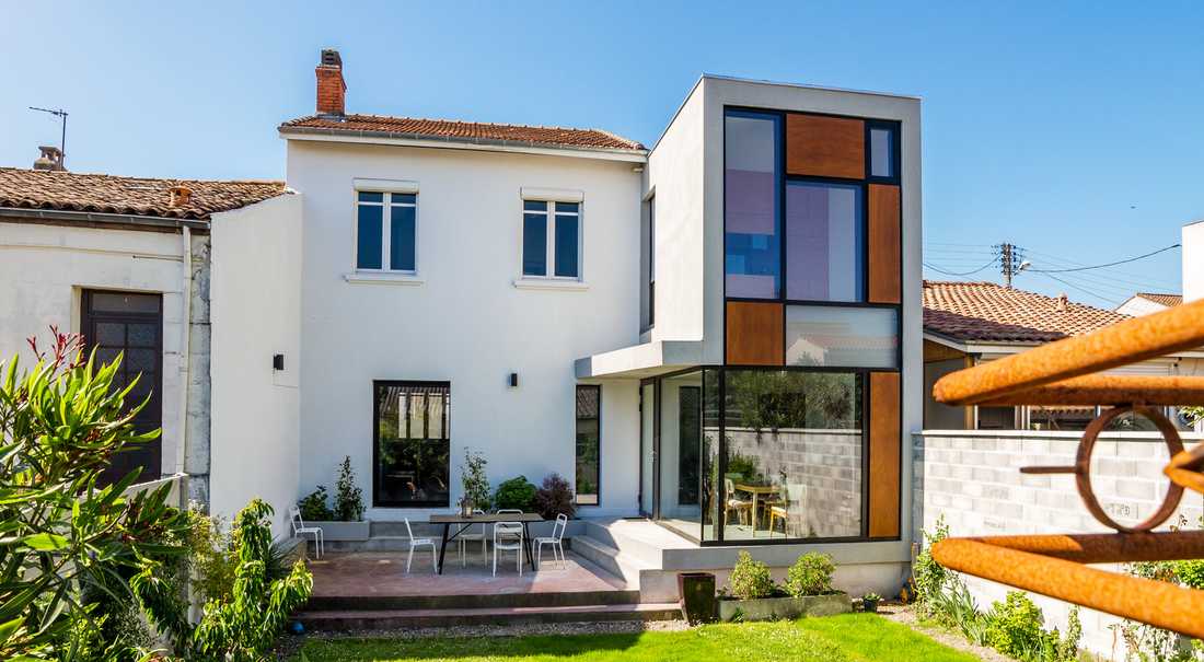 Contemporary town house extensionin Marseille