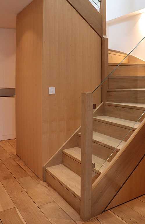 Escalier sur mesure réalisé par un architecte d'intérieur à Marseille