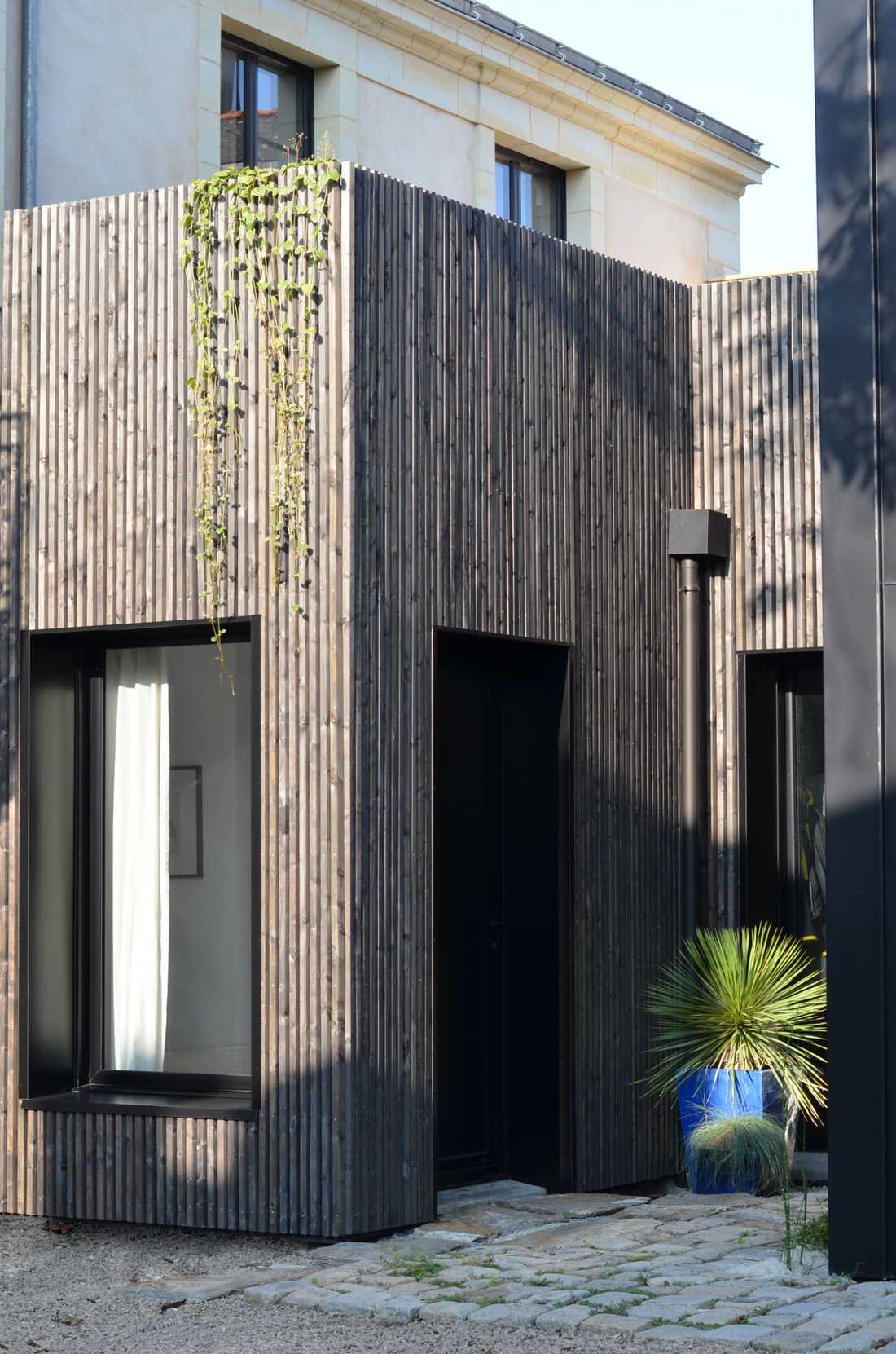 Extension of an old house carried out by an architect in Marseille