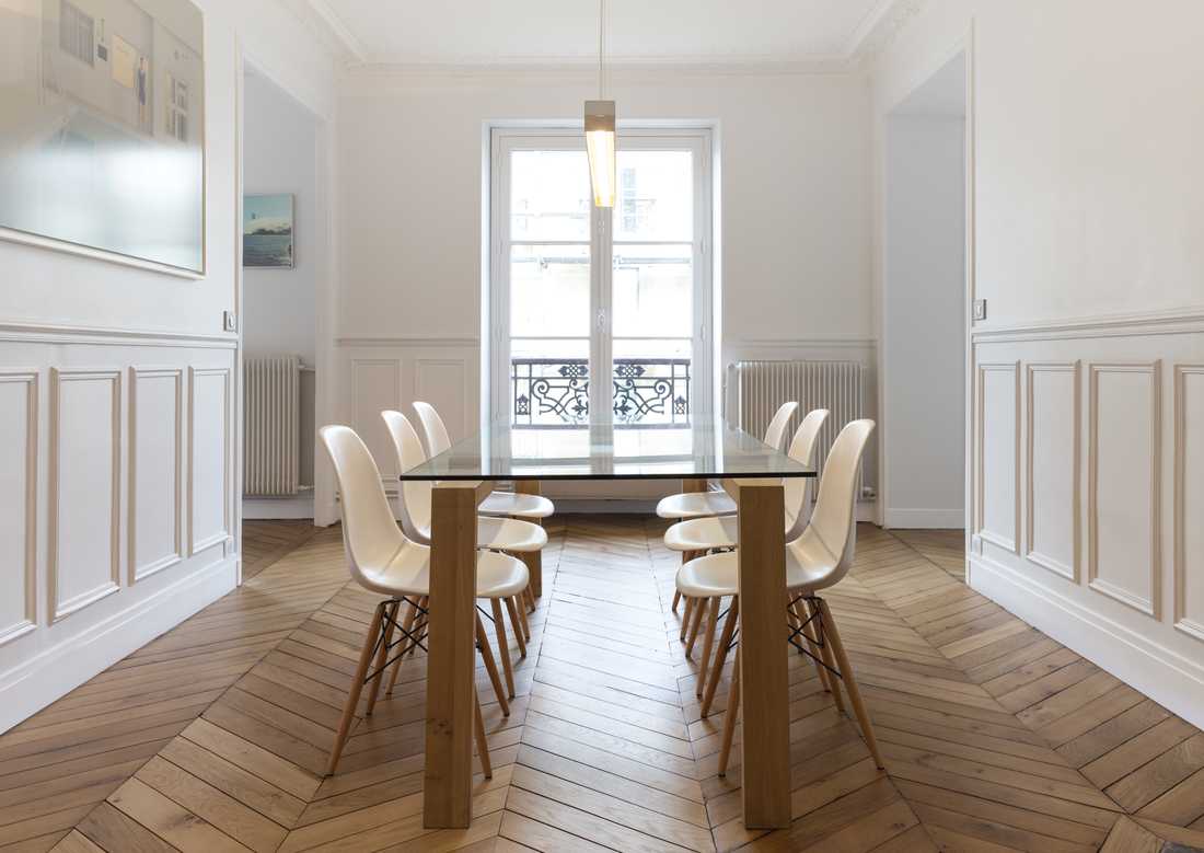 Salle à manger d'un appartement haussmannien rénové en Provence-Alpes-Côte d'Azur