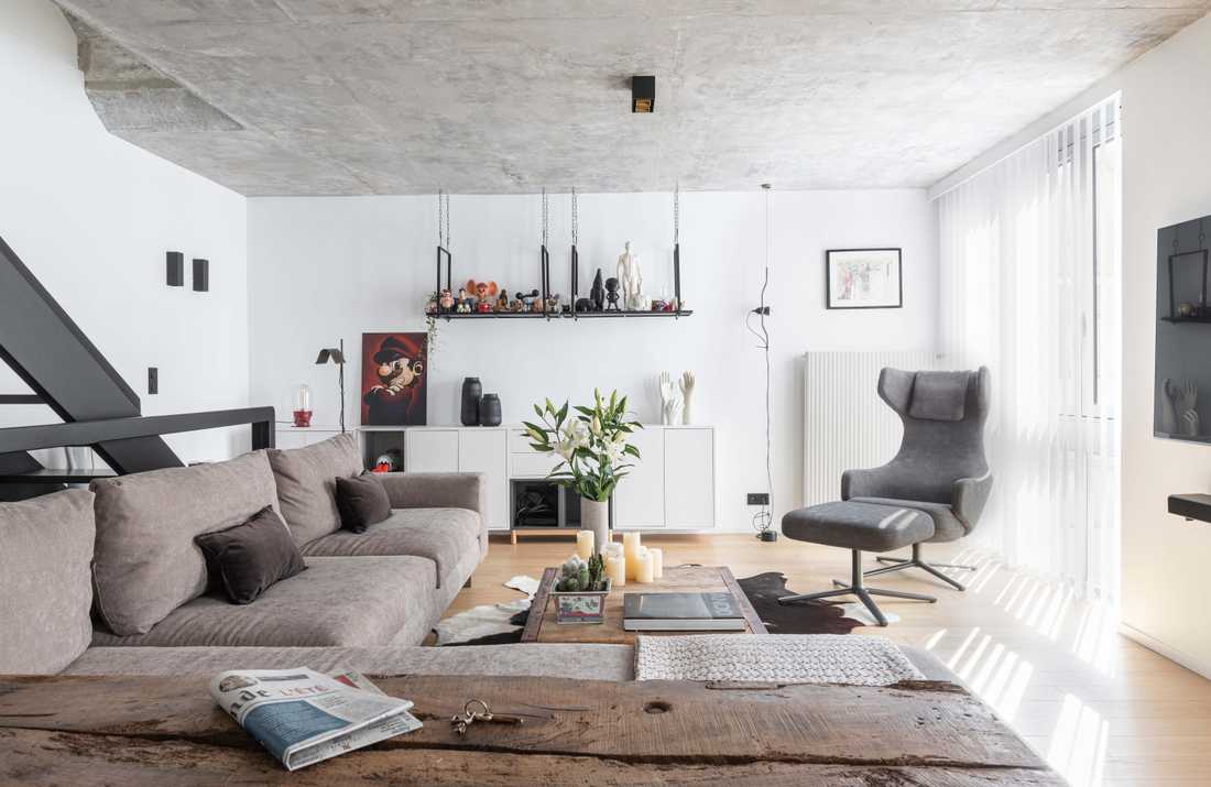Rénovation d’un triplex à Marseille avec terrasse de style brutaliste