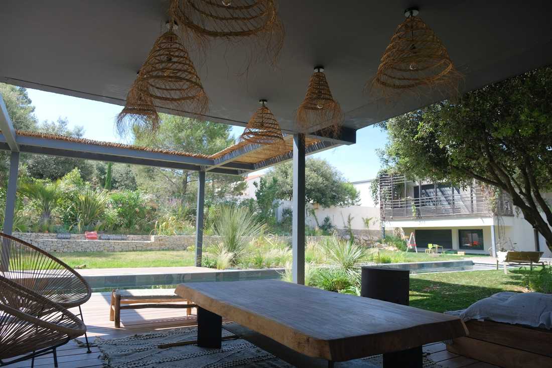 Espace lecture sous la pergola