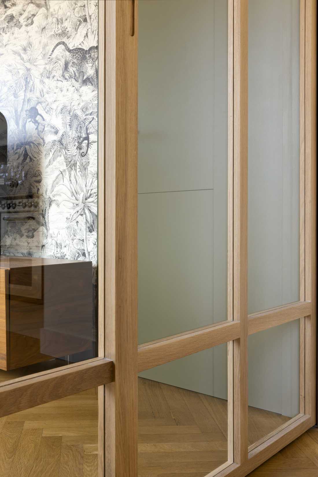 porte coulissante à galandage, vitrée en chêne