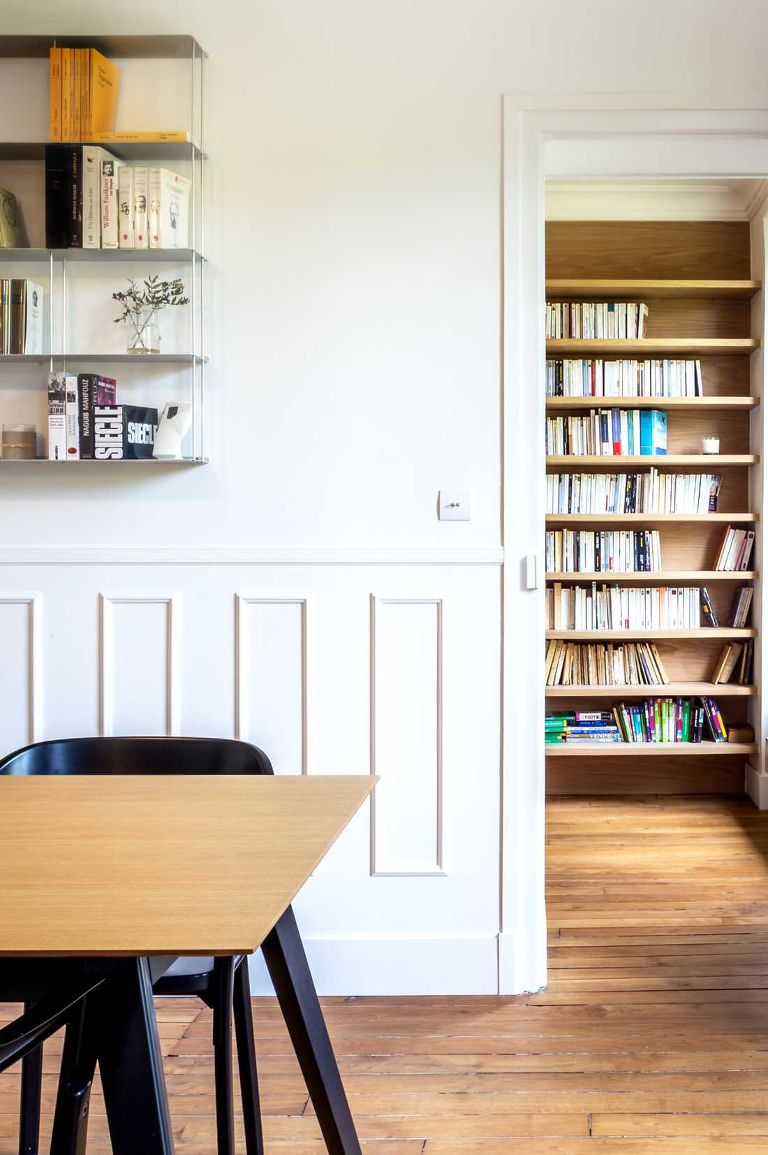 Circulation dans un appartement haussmannien renové par un architecte d'intérieur à Marseille