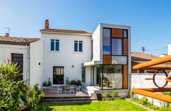 Conception et réalisation d'une extension dans une maison de ville par un architecte à Marseille