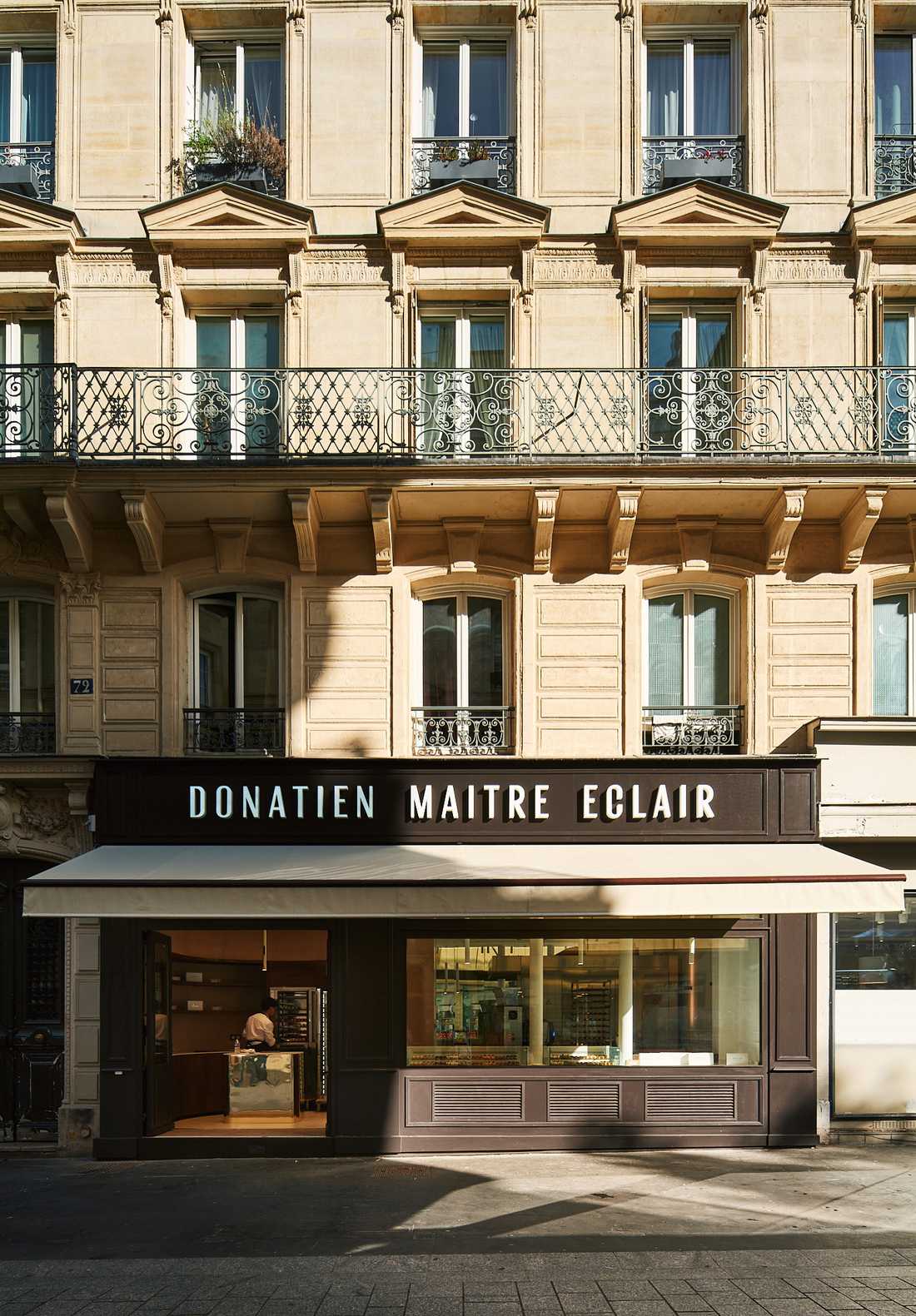 Façade d'une boutique après travaux de rénovation par un architecte à Marseille