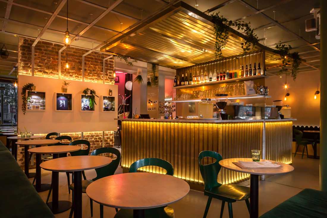 Bar du restaurant après les travaux d'aménagement par un architecte à Marseille
