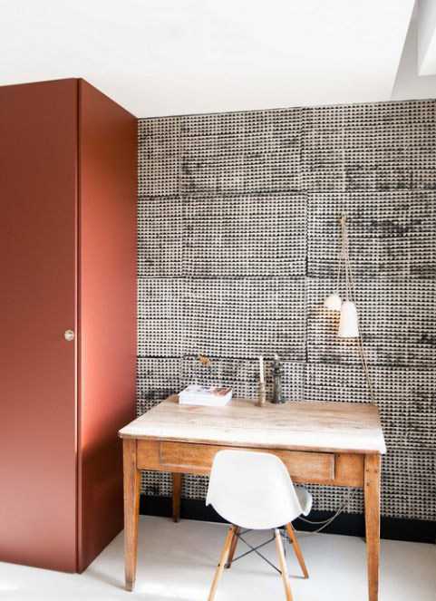 Chambre avec rangement sur mesure aux teintes terracotta