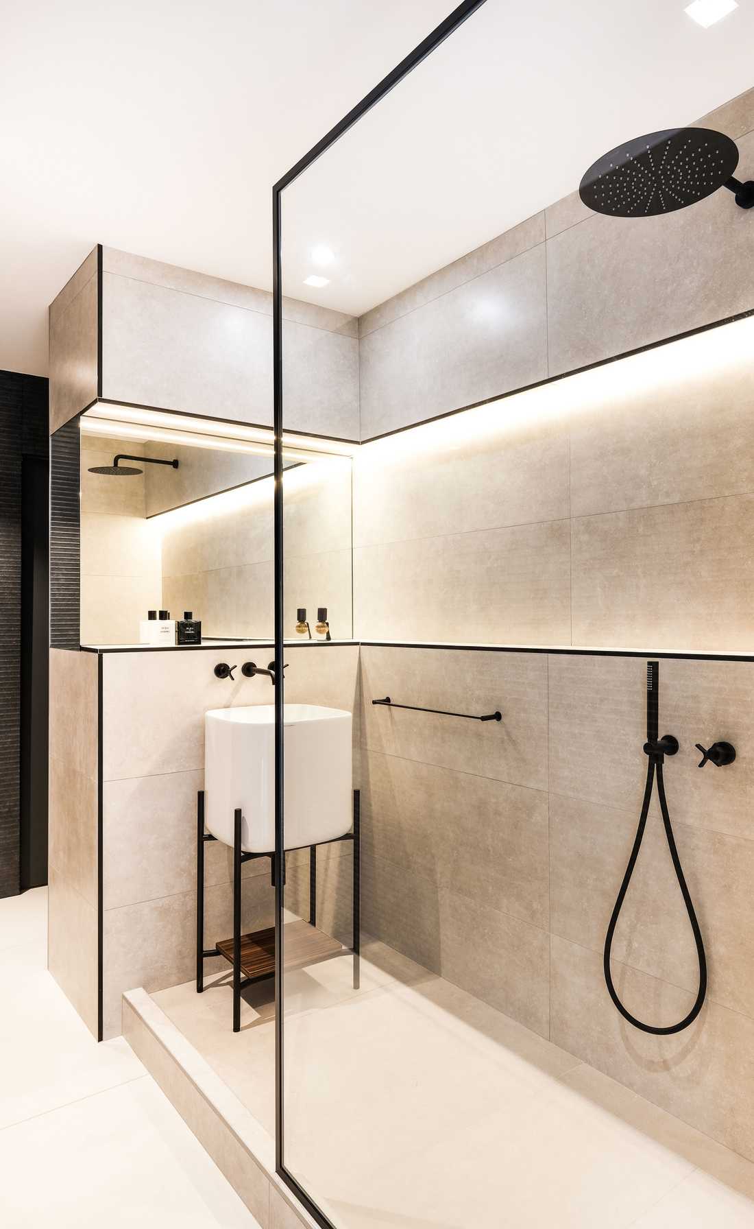 Aménagement d'une salle de bain dans un appartement acheté sur plan