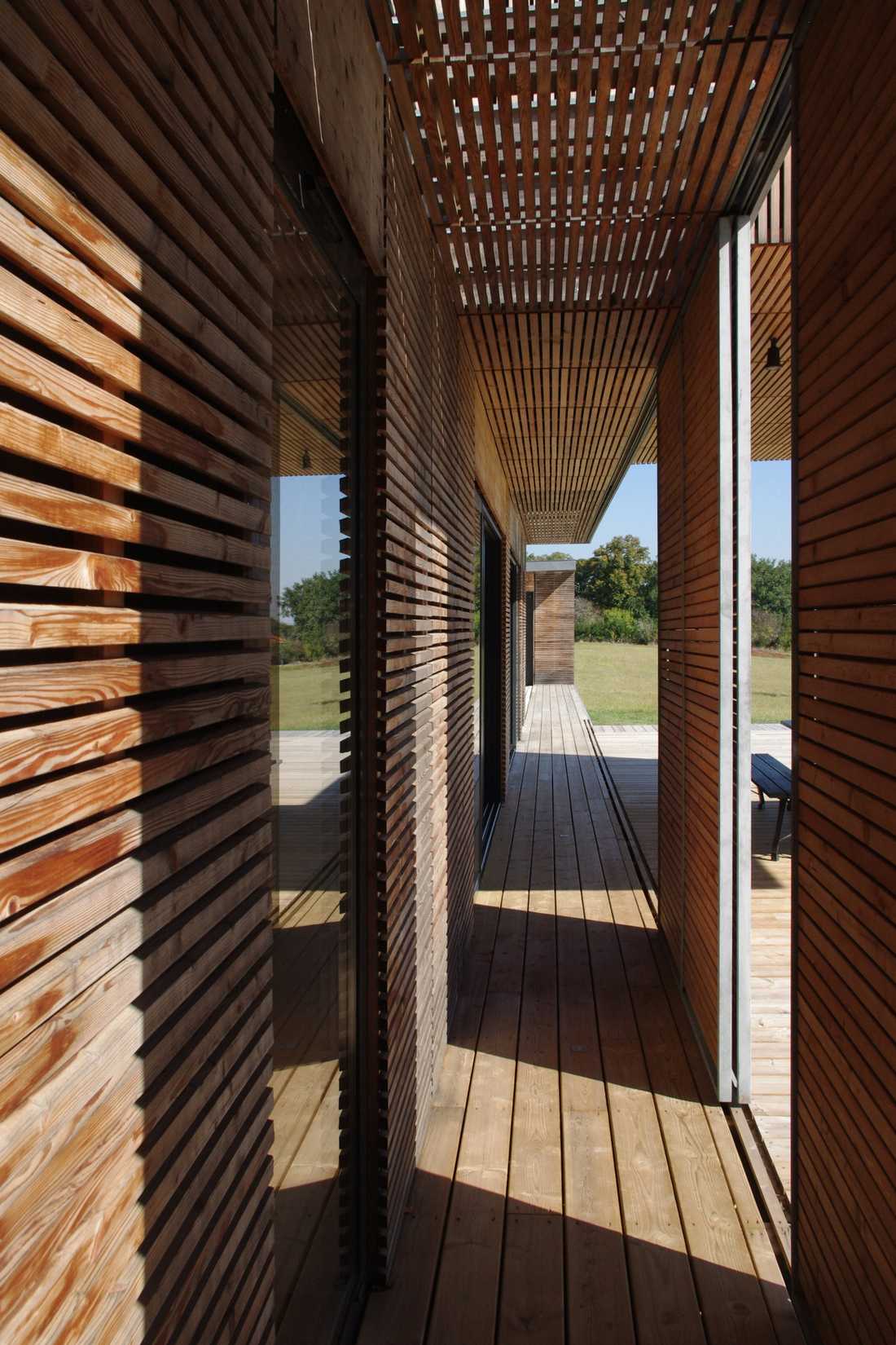 Maison d'architecte avec façade en bois
