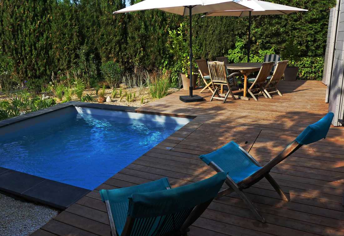 Micro-piscine dans un jardin écologique dans les Bouches du Rhône