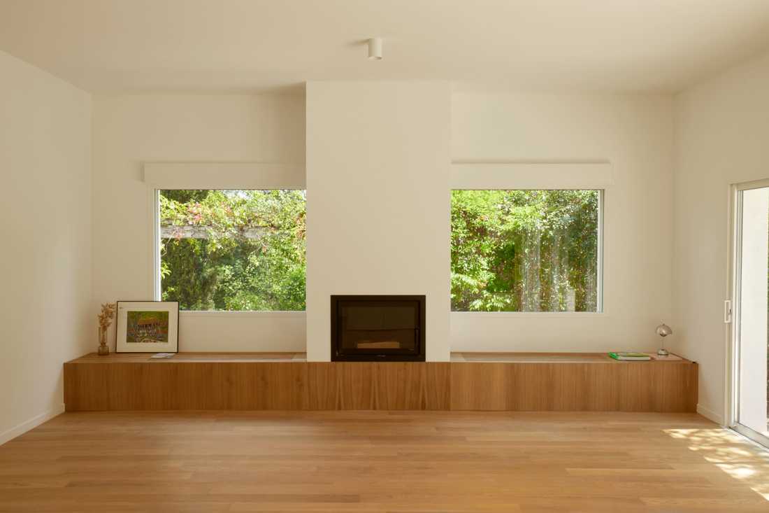 Agencement sur mesure avec cheminée encastrée