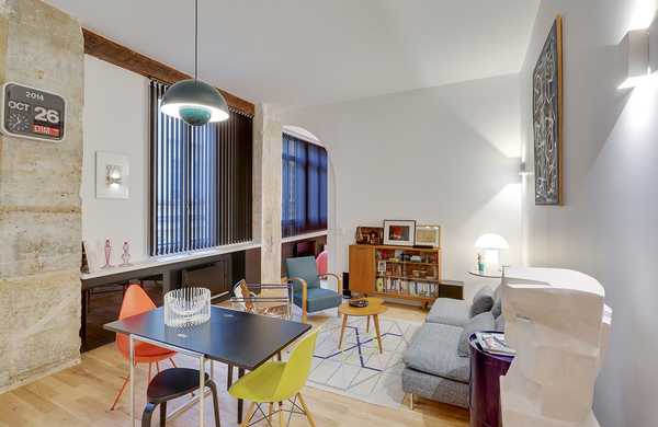 Ce studio type loft est transformé en appartement 3 pièce par un architecte à Marseille