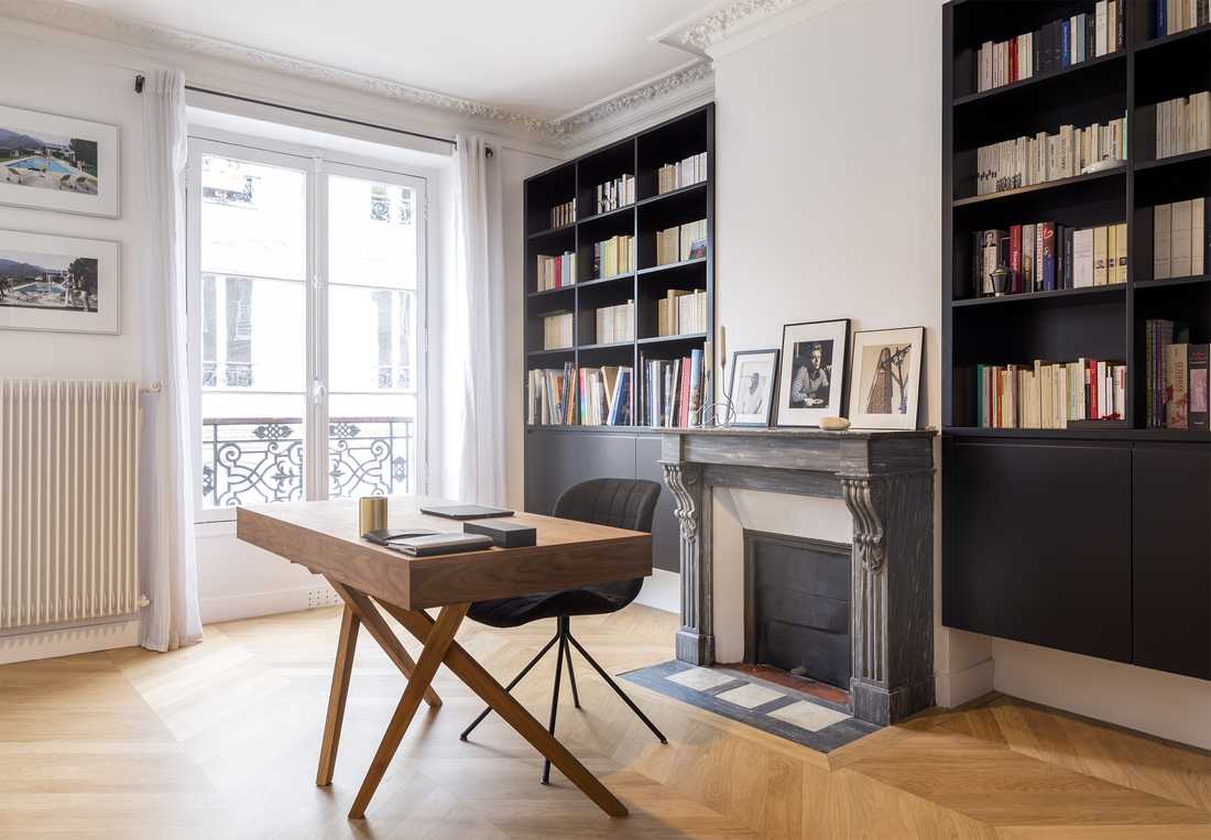 Bureau design dans un appartement haussmannien dans les Bouches du Rhône