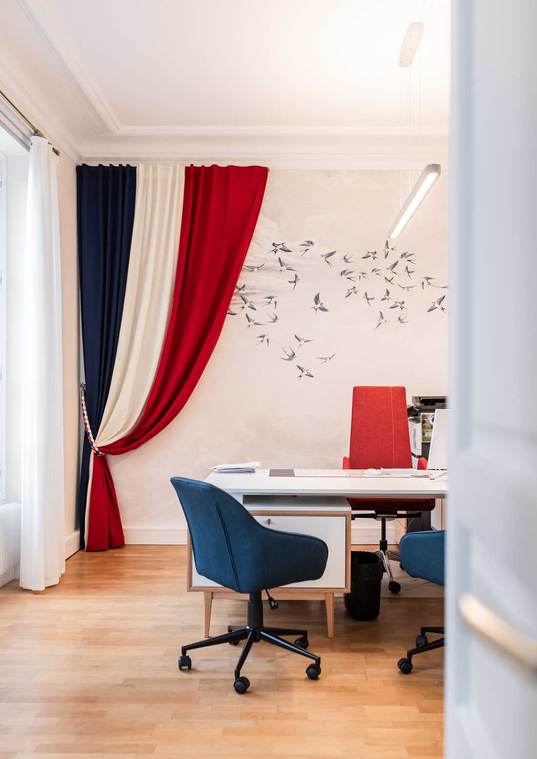 Locaux d'une collectivité territoriale dans les Bouches du Rhône aménagée par un architecte d'intérieur