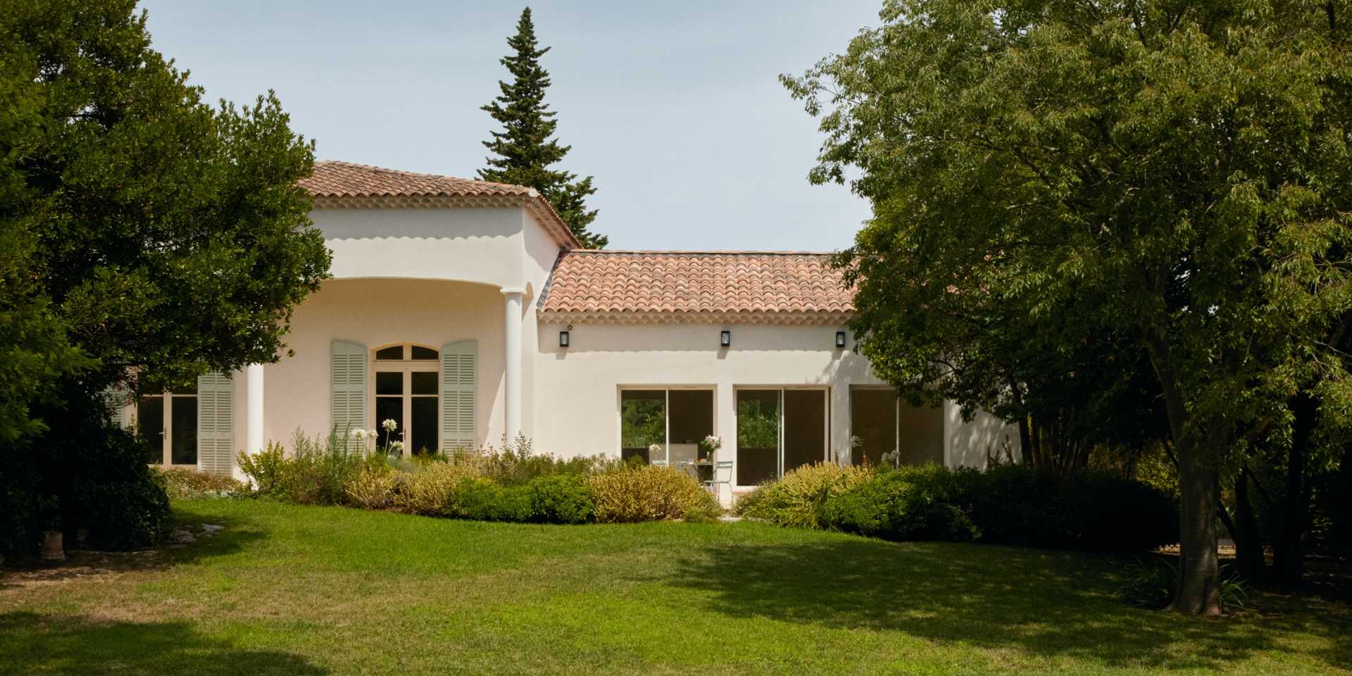 Extension of a house designed by an architect from the Marseille region