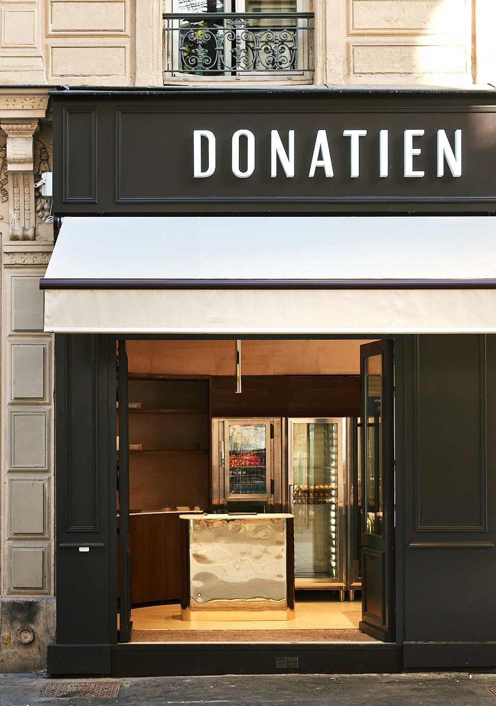 Façade d'une boutique après travaux de rénovation par un architecte in Marseille