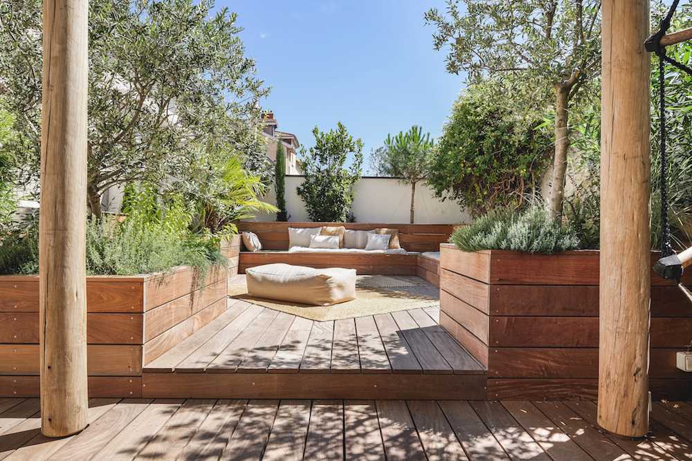 Aménagement d'une terrasse en bois - esprit méditérranéen - espace détente