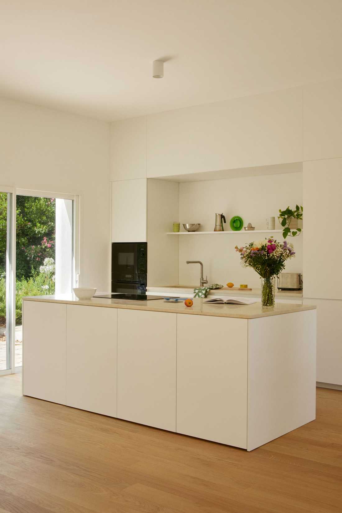 Cuisine avec ilot central dans une maison provençale